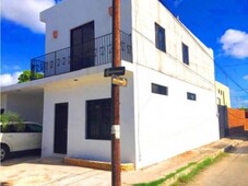 2 cuartos, 150 m rento townhouse amueblado frente a plaza galeras norte, yucatan