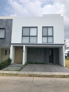 CASA EN VENTA EN PUNTO SUR I (COLINDA CON PARQUE)