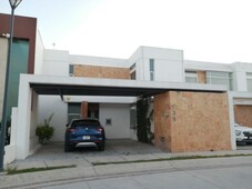 casa en venta en aguascalientes, fracc. mayorazgo san cristobal, buena ubicación