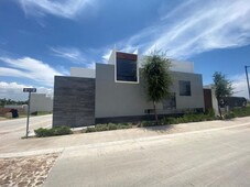 Casa en venta en Aguascalientes, Fracc. St Angelo, Diseño innovador