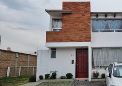 doomos. casa en renta terreno excedente bosque de las fuentes, calimaya a 12 mtos galerias metepec