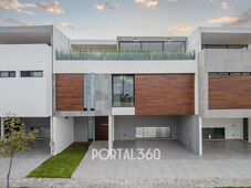 Doomos. Casa en venta en Lomas de Angelópolis III