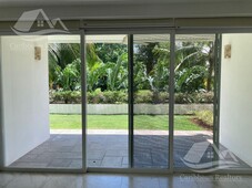 doomos. departamento en venta en residencial palmaris cancun planta baja con jardin privado
