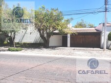 doomos. hermosa casa en venta con amplios espacios- jurica queretaro vg