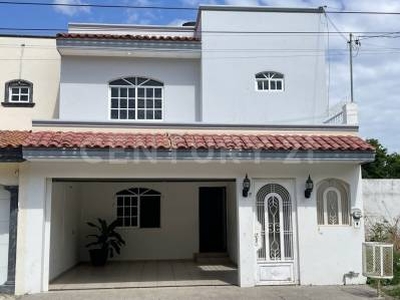 CASA EN VENTA EN VILLA DEL REAL