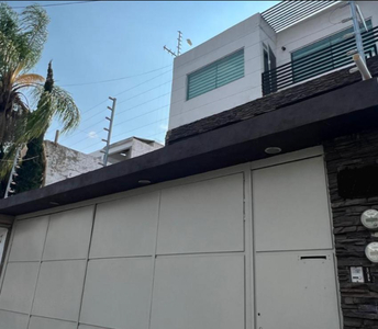 Casa en Venta en La Colonia Lomas de Guevara, Guadalajara