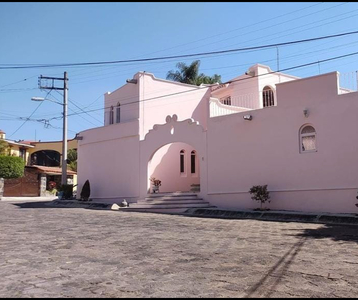 CASA EN VENTA - 3 recámaras - 6 baños