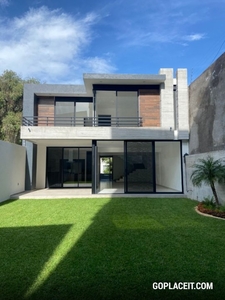 Casa en Venta - Estrena hermosa propiedad nueva al norte de la cuidad de Cuernavaca - 3 recámaras - 5 baños
