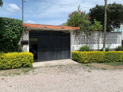 Casa En Venta Fraccionamiento En Altos De Oaxtepec - 6 recámaras - 3 baños