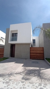 Hermosa Casa en Mikita Town, Querétaro.