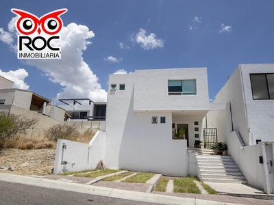 Casas en venta - 300m2 - 3 recámaras - Santiago de Querétaro - $4,200,000