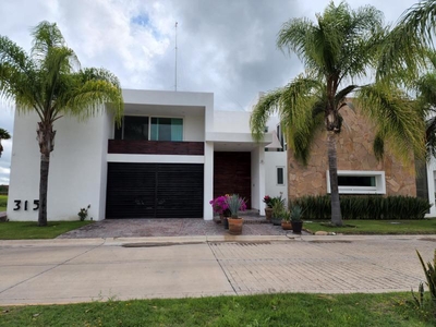 Casas en venta - 765m2 - 4 recámaras - Celaya - $12,950,000
