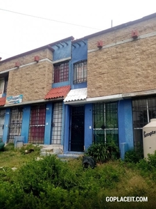 En Venta, Cómoda Casa en el Fraccionamiento en HUEHUETOCA - 2 habitaciones - 1 baño