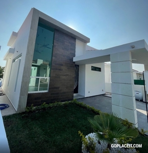 Venta Casa con Alberca en Lomas de Cocoyoc, Morelos - 3 habitaciones - 170 m2