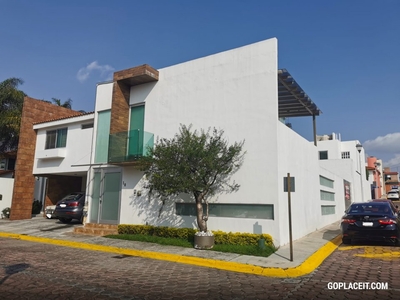 Venta de Casa fraccionamiento San José Del Carpintero Xilotzingo - 3 baños - 335 m2