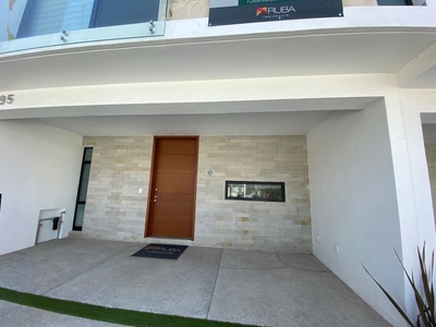 CASA EN VENTA EN BOSQUES DE SANTA ANITA TIENE ROOF GARDEN