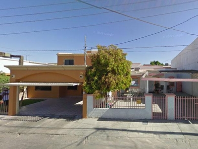 Doomos. Casa en venta en Mexicali, B.C. Col. Jardines del Lago Av. Peipus. Excelente Oportunidad