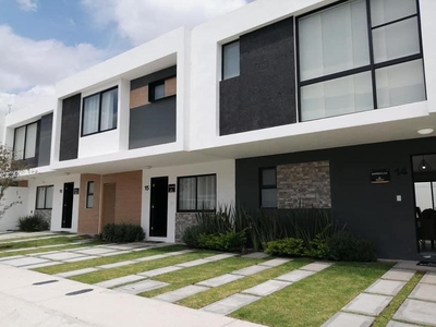 Doomos. CASA EN VENTA EN ZAKIA!