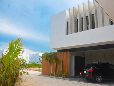 Doomos. Casa nueva en Venta en Cancun Isla Dorada