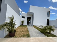 Casa en venta en triangulo dorado zona norte de Mérida con alberca propia