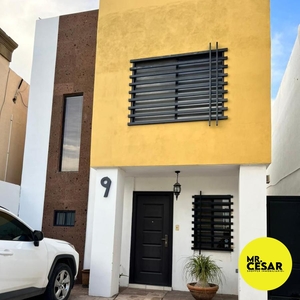 Doomos. Casa en venta al norponiente de la ciudad en villas de San Lorenzo