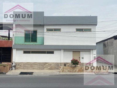 Doomos. Casa en Venta en Burócratas, Monterrey, N.L.