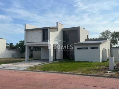 Doomos. Casa en venta Fracc. Laguna de Miralta, Cd. Altamira, Tamaulipas.