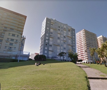 Doomos. Departamento en venta - 5 Dormitorios 6 Baños - Cochera - 315Mts2 - Mar del Plata