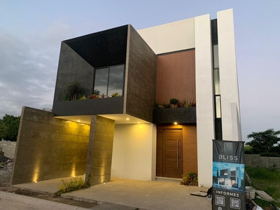 Doomos. Venta Casa con Seguridad Zona Norte en Jardines las Delicias Cuernavaca Morelos