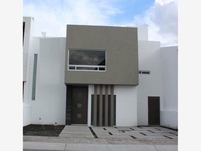 Doomos. Venta de Casas en Colinas de Juriquilla, 3 Recamaras, Roof, Pasillo Lateral..