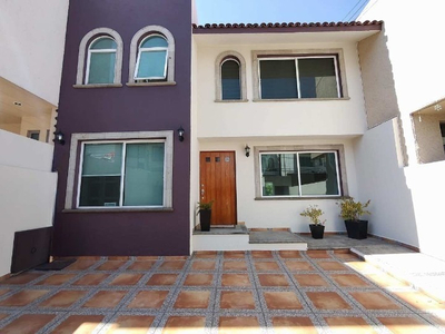 Hermosa Casa Con Jardín Y Vista Al Club De Golf Bellavista