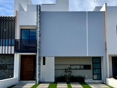 Hermosa casa en fraccionamiento residencial con excelentes amenidades, Gema Residencial, Pachuca