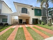 casas en venta - 274m2 - 4 recámaras - valle real - 9,900,000