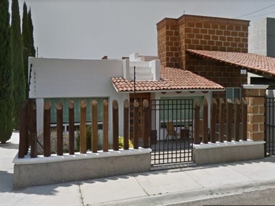 Casa con 3 cuartos, 2 baños y jardín, disponible en Querétaro