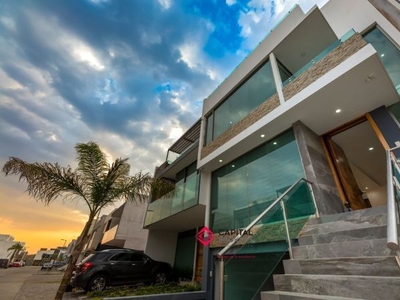 Casa de Lujo en Venta en Valle Imperial Zapopan