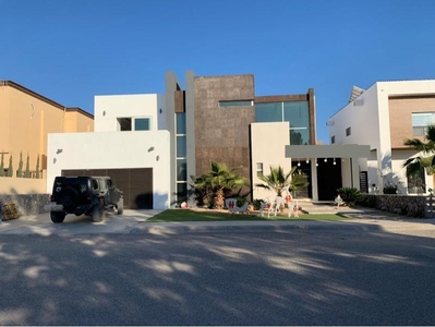 casa en venta en ciudad juarez con alberca MISION DE LOS LAGOS FRAC PRIVADO