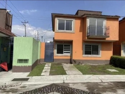 Casa en venta de REMATE BANCARIO en Toluca, Estado de México.