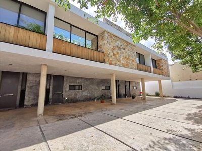 RENTA DE TOWNHOUSE EN MONTES DE AME ZONA NORTE