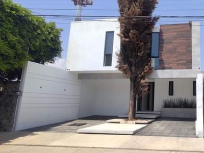 SE VENDE !! HERMOSA CASA MINIMALISTA AL NORTE DE CUERNAVACA A 3 MIN (UNILA)