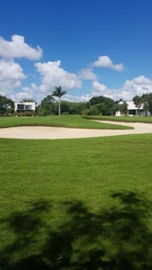 Terreno en venta con una vista espectacular al campo de golf con acción