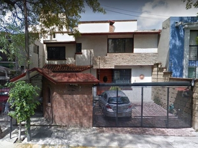 VENTA DE HERMOSA CASA EN LAS ALAMEDAS EN ATIZAPAN DE ZARAGOZA. CR-RRV ADJUDICADA