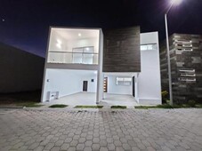 3 cuartos, 248 m casa en venta dentro de fraccionamiento cerca de plaza san diego