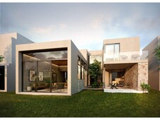 Doomos. Espectacular casa en venta en Altozano con 250m2 de jardin IG