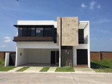 doomos. punta tiburon, casa en renta con estancia familiar en planta baja y área de tv