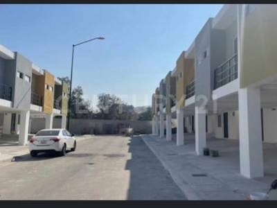 CASA NUEVA EN VENTA DENTRO DE PRIVADA EN ZONA ESTADIO CHEVRON