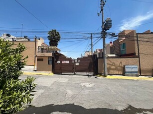 Casa en renta Calle Bugambilias, Ejidal San Isidro, Cuautitlán Izcalli, México, 54763, Mex