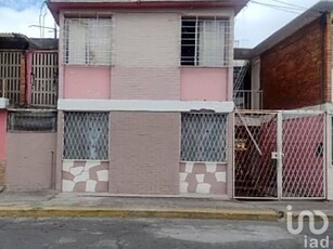 Casa en venta Calle Del Valle De Pasos 31, Valle De Aragón, Ciudad Nezahualcóyotl, Nezahualcóyotl, México, 57100, Mex