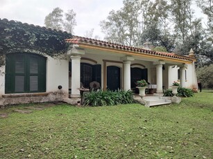 Doomos. casas estilo colonial sobre 22.000 m2 de terreno! pegado a country Martindale