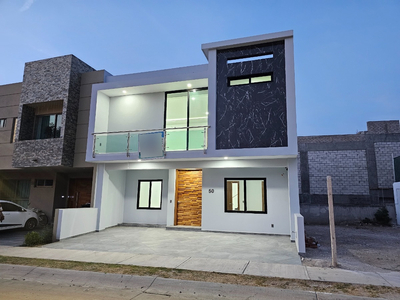 Casa 50-g La Cima Zapopan, Con 4 Habitaciones Y Acabados De Lujo
