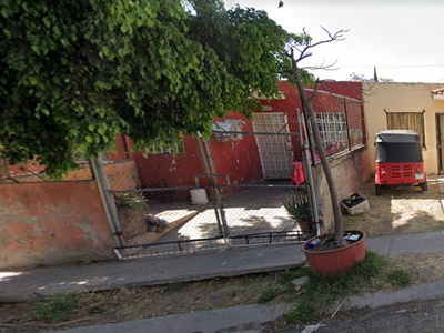 Casa En Remate Bancario Av. La Plata, Hacienda Santa Fe, Tlajomulco De Zuniga, Jalisco.-fva